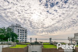Casa em Condomínio à venda com 250m², 3 dormitórios, 3 suítes, 3 vagas, no bairro Cristal em Porto Alegre