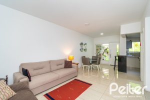 Casa em Condomínio à venda com 250m², 3 dormitórios, 3 suítes, 3 vagas, no bairro Cristal em Porto Alegre