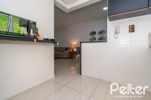 Casa em Condomínio à venda com 250m², 3 dormitórios, 3 suítes, 3 vagas, no bairro Cristal em Porto Alegre