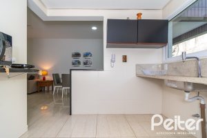 Casa em Condomínio à venda com 250m², 3 dormitórios, 3 suítes, 3 vagas, no bairro Cristal em Porto Alegre