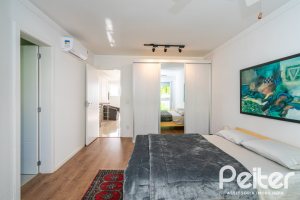 Casa em Condomínio à venda com 250m², 3 dormitórios, 3 suítes, 3 vagas, no bairro Cristal em Porto Alegre