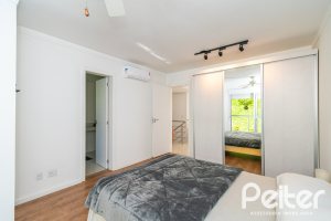 Casa em Condomínio à venda com 250m², 3 dormitórios, 3 suítes, 3 vagas, no bairro Cristal em Porto Alegre