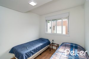 Casa em Condomínio à venda com 250m², 3 dormitórios, 3 suítes, 3 vagas, no bairro Cristal em Porto Alegre