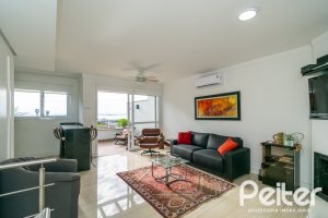 Casa em Condomínio à venda com 250m², 3 dormitórios, 3 suítes, 3 vagas, no bairro Cristal em Porto Alegre