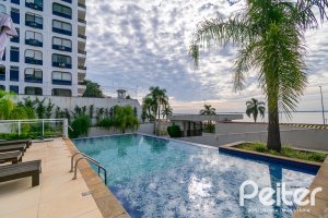 Casa em Condomínio à venda com 250m², 3 dormitórios, 3 suítes, 3 vagas, no bairro Cristal em Porto Alegre