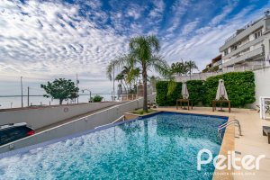 Casa em Condomínio à venda com 250m², 3 dormitórios, 3 suítes, 3 vagas, no bairro Cristal em Porto Alegre