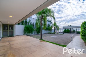 Casa em Condomínio à venda com 250m², 3 dormitórios, 3 suítes, 3 vagas, no bairro Cristal em Porto Alegre