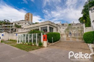 Casa em Condomínio à venda com 250m², 3 dormitórios, 3 suítes, 3 vagas, no bairro Cristal em Porto Alegre