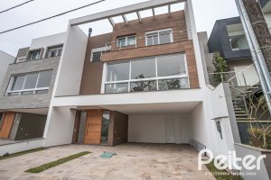 Casa em Condomínio à venda com 256m², 3 dormitórios, 3 suítes, 2 vagas, no bairro Hipica em PORTO ALEGRE