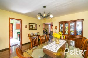 Casa à venda com 366m², 3 dormitórios, 1 suíte, 4 vagas, no bairro Tristeza em Porto Alegre