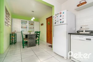 Casa à venda com 366m², 3 dormitórios, 1 suíte, 4 vagas, no bairro Tristeza em Porto Alegre