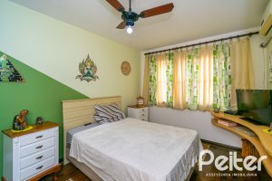 Casa à venda com 366m², 3 dormitórios, 1 suíte, 4 vagas, no bairro Tristeza em Porto Alegre