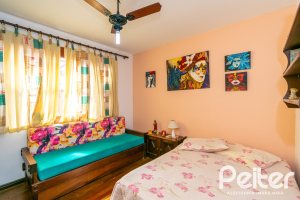 Casa à venda com 366m², 3 dormitórios, 1 suíte, 4 vagas, no bairro Tristeza em Porto Alegre