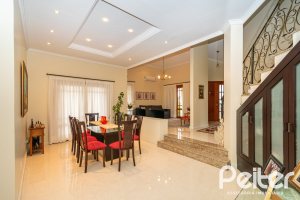 Casa em Condomínio à venda com 477m², 3 dormitórios, 1 suíte, 3 vagas, no bairro Nonoai em Porto Alegre