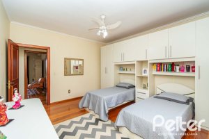 Casa em Condomínio à venda com 477m², 3 dormitórios, 1 suíte, 3 vagas, no bairro Nonoai em Porto Alegre