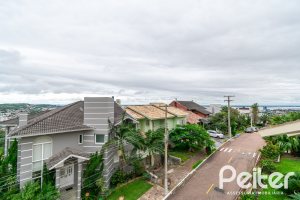 Casa em Condomínio à venda com 477m², 3 dormitórios, 1 suíte, 3 vagas, no bairro Nonoai em Porto Alegre