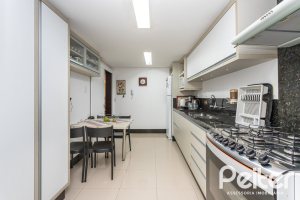 Apartamento à venda com 123m², 3 dormitórios, 1 suíte, 2 vagas, no bairro Ipanema em Porto Alegre