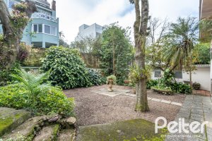 Casa à venda com 266m², 3 dormitórios, 1 suíte, 4 vagas, no bairro Vila Assunção em Porto Alegre