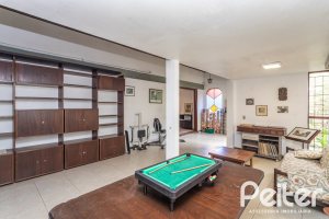 Casa à venda com 266m², 3 dormitórios, 1 suíte, 4 vagas, no bairro Vila Assunção em Porto Alegre