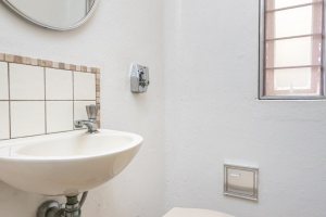 Casa à venda com 266m², 3 dormitórios, 1 suíte, 4 vagas, no bairro Vila Assunção em Porto Alegre