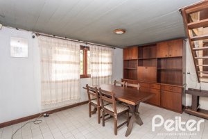 Casa à venda com 266m², 3 dormitórios, 1 suíte, 4 vagas, no bairro Vila Assunção em Porto Alegre