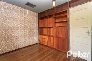 Casa à venda com 266m², 3 dormitórios, 1 suíte, 4 vagas, no bairro Vila Assunção em Porto Alegre