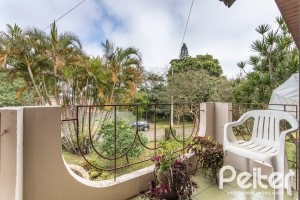 Casa à venda com 266m², 3 dormitórios, 1 suíte, 4 vagas, no bairro Vila Assunção em Porto Alegre