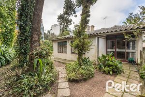 Casa à venda com 266m², 3 dormitórios, 1 suíte, 4 vagas, no bairro Vila Assunção em Porto Alegre