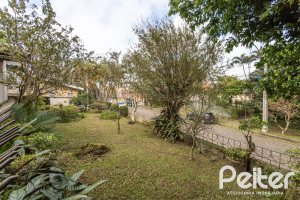 Casa à venda com 266m², 3 dormitórios, 1 suíte, 4 vagas, no bairro Vila Assunção em Porto Alegre