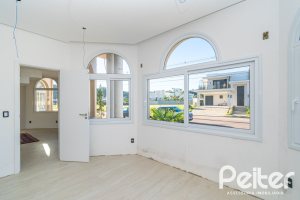 Casa em Condomínio à venda com 345m², 3 dormitórios, 3 suítes, 4 vagas, no bairro Alphaville em PORTO ALEGRE