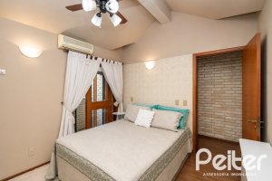 Casa à venda com 253m², 5 dormitórios, 2 suítes, 4 vagas, no bairro Ipanema em Porto Alegre
