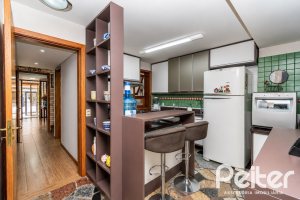 Casa à venda com 253m², 5 dormitórios, 2 suítes, 4 vagas, no bairro Ipanema em Porto Alegre
