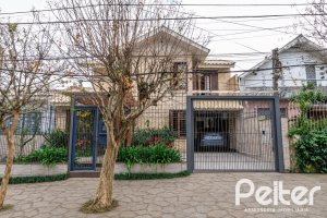 Casa à venda com 253m², 5 dormitórios, 2 suítes, 4 vagas, no bairro Ipanema em Porto Alegre
