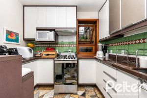 Casa à venda com 253m², 5 dormitórios, 2 suítes, 4 vagas, no bairro Ipanema em Porto Alegre