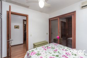 Casa em Condomínio à venda com 701m², 6 dormitórios, 2 suítes, 10 vagas, no bairro Cavalhada em PORTO ALEGRE