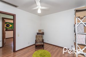 Casa em Condomínio à venda com 701m², 6 dormitórios, 2 suítes, 10 vagas, no bairro Cavalhada em PORTO ALEGRE