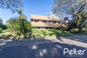 Casa em Condomínio à venda com 701m², 6 dormitórios, 2 suítes, 10 vagas, no bairro Cavalhada em PORTO ALEGRE