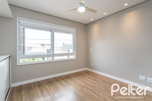 Casa em Condomínio à venda com 136m², 3 dormitórios, 1 suíte, 2 vagas, no bairro Hípica em Porto Alegre