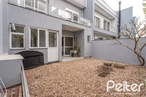 Casa em Condomínio à venda com 136m², 3 dormitórios, 1 suíte, 2 vagas, no bairro Hípica em Porto Alegre