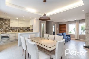 Casa em Condomínio à venda com 136m², 3 dormitórios, 1 suíte, 2 vagas, no bairro Hípica em Porto Alegre