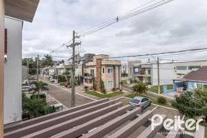 Casa em Condomínio à venda com 136m², 3 dormitórios, 1 suíte, 2 vagas, no bairro Hípica em Porto Alegre