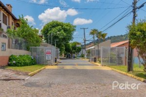 Casa em Condomínio à venda com 212m², 4 dormitórios, 1 suíte, 2 vagas, no bairro Espírito Santo em Porto Alegre