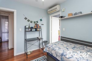 Casa em Condomínio à venda com 212m², 4 dormitórios, 1 suíte, 2 vagas, no bairro Espírito Santo em Porto Alegre