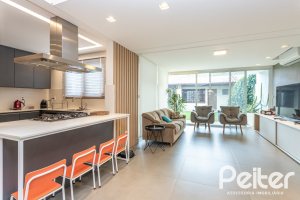 Casa em Condomínio à venda com 212m², 4 dormitórios, 1 suíte, 2 vagas, no bairro Espírito Santo em Porto Alegre