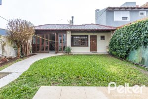 Casa em Condomínio à venda com 212m², 4 dormitórios, 1 suíte, 2 vagas, no bairro Espírito Santo em Porto Alegre