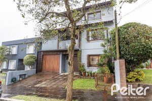 Casa em Condomínio à venda com 212m², 4 dormitórios, 1 suíte, 2 vagas, no bairro Espírito Santo em Porto Alegre