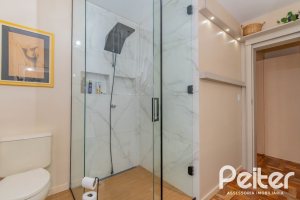 Apartamento à venda com 59m², 2 dormitórios, 1 suíte, 1 vaga, no bairro Cristal em Porto Alegre