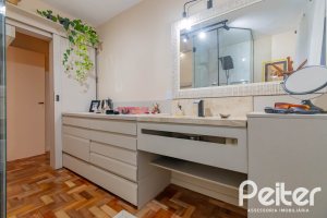 Apartamento à venda com 59m², 2 dormitórios, 1 suíte, 1 vaga, no bairro Cristal em Porto Alegre