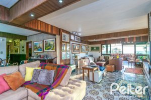 Casa à venda com 650m², 5 dormitórios, 5 suítes, 5 vagas, no bairro Vila Assunção em Porto Alegre