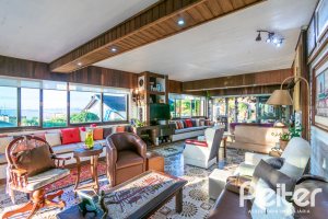 Casa à venda com 650m², 5 dormitórios, 5 suítes, 5 vagas, no bairro Vila Assunção em Porto Alegre